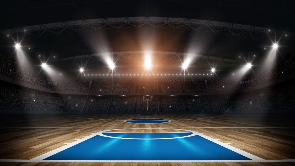 Mit jelent arénáról álmodni? – Átfogó álomfejtések és értelmezések Üres kosárlabda aréna, világítással és nézőtéren ülőkkel.