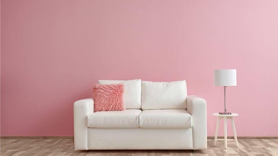 A dívány az álomban a kikapcsolódás és az érzelmi regenerálódás szimbóluma lehet.