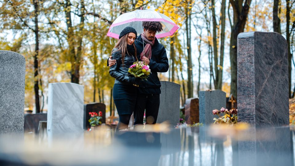 Álmok elhunyt szeretteinkkel: fedezze fel az álmok érzelmekkel teli világát és értelmezze az elhunyt édesanyával kapcsolatos álmok üzenetét.