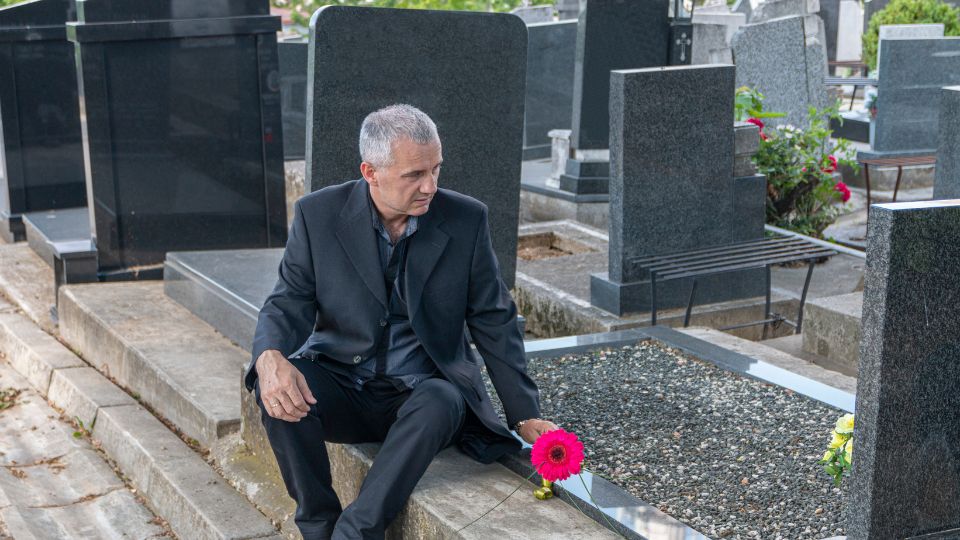 Álmok elhunyt szeretteinkkel: fedezze fel az álmok érzelmekkel teli világát és értelmezze az elhunyt édesanyával kapcsolatos álmok üzenetét.